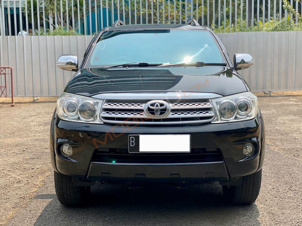 Mobil Toyota Fortuner 2011