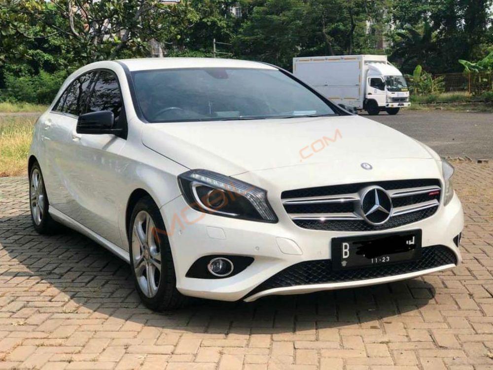Mobil Mercedes-Benz A-Class 2013