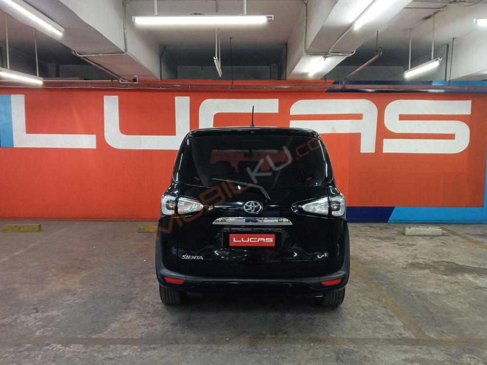 Mobil Toyota Sienta 2017