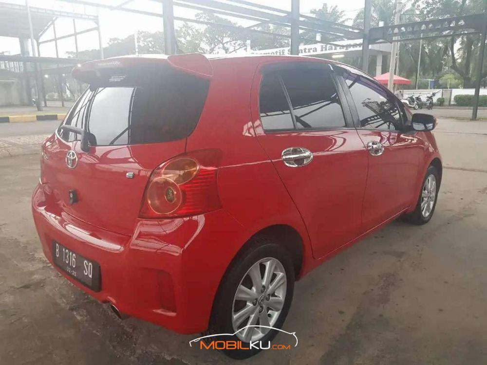 Mobil Toyota Yaris 2013
