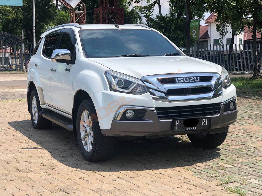 Mobil Isuzu MU-X 2017