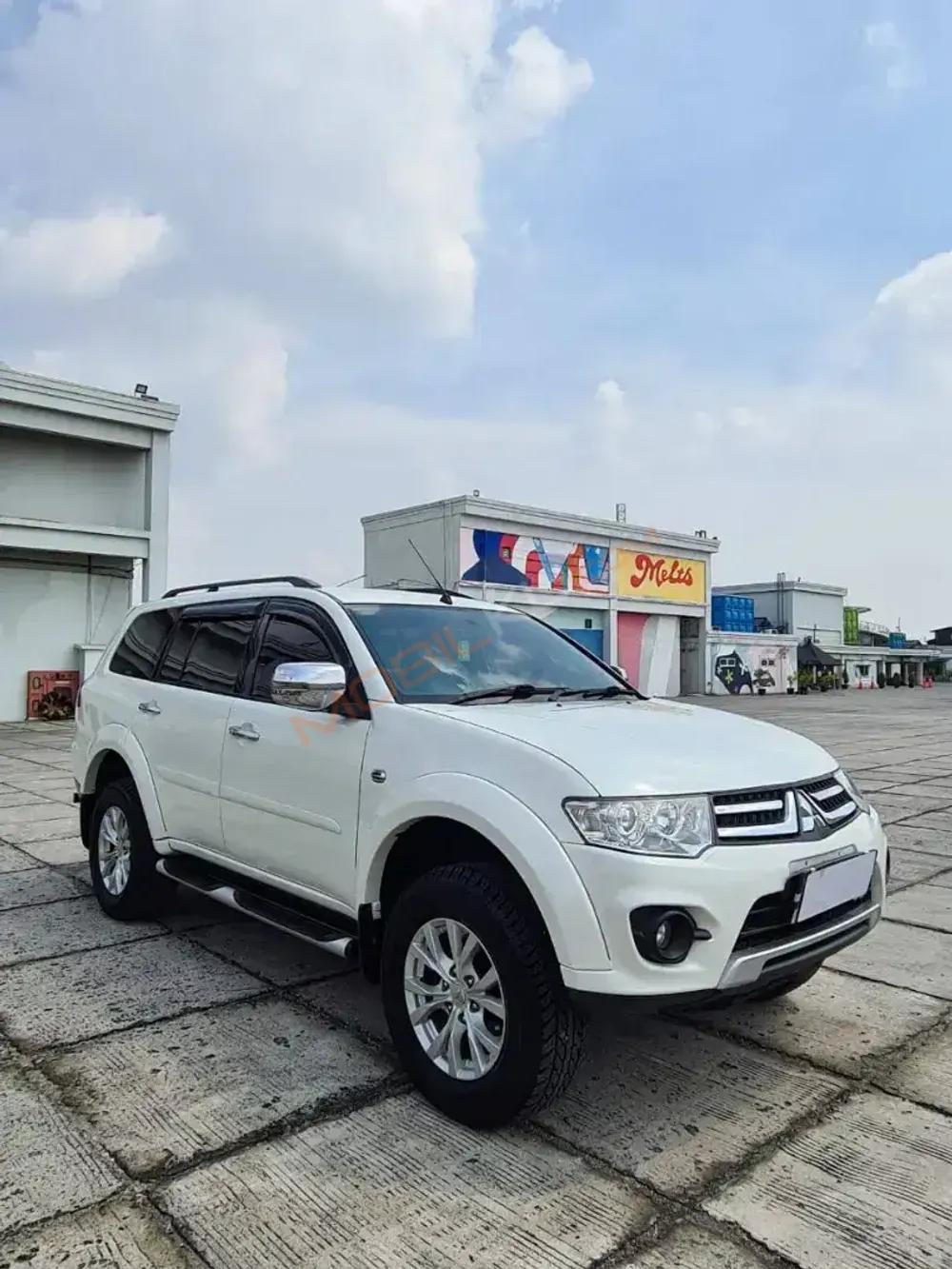 Mobil Mitsubishi Pajero Sport 2013