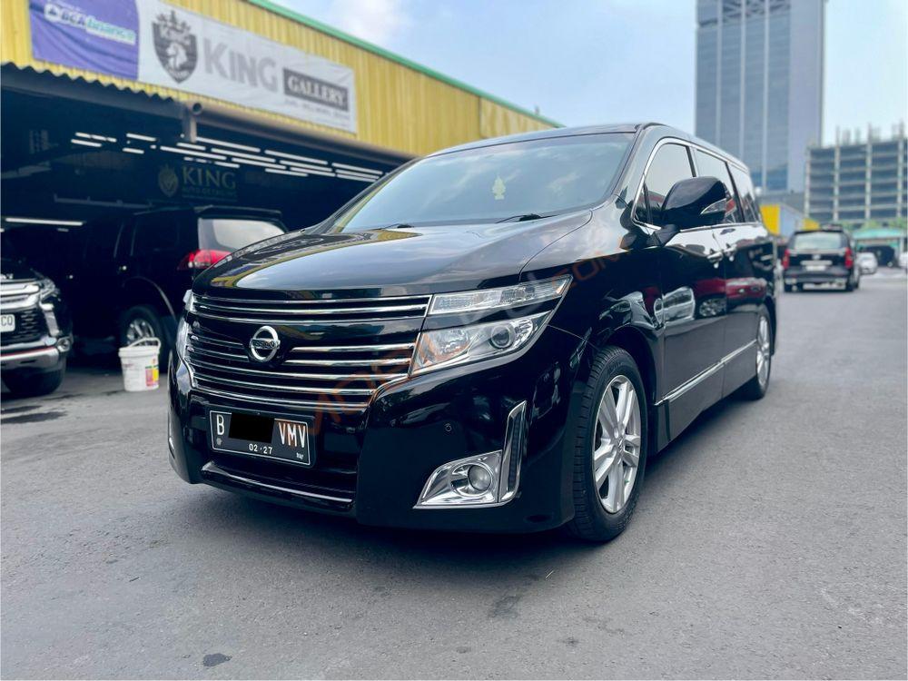 Mobil Nissan Elgrand 2013