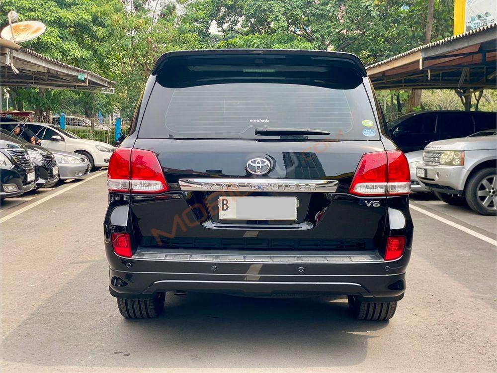 Mobil Toyota Land Cruiser 2008