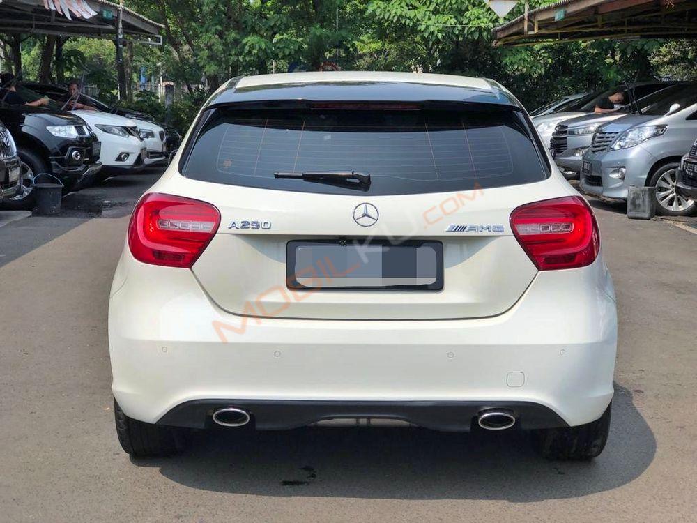 Mobil Mercedes-Benz A-Class 2013