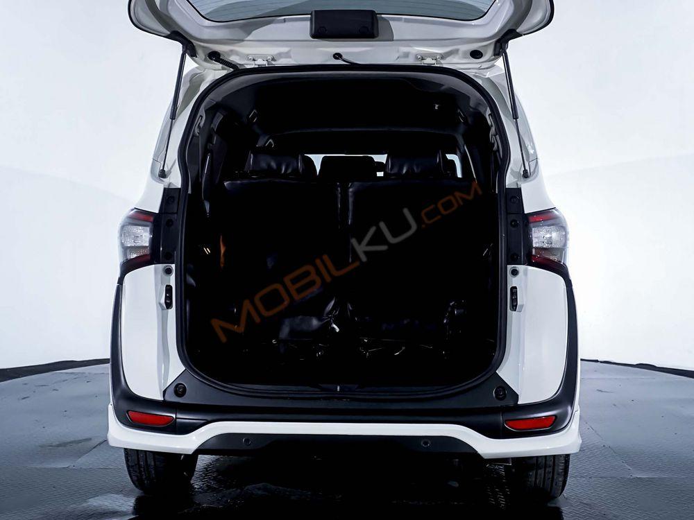 Mobil Toyota Sienta 2018
