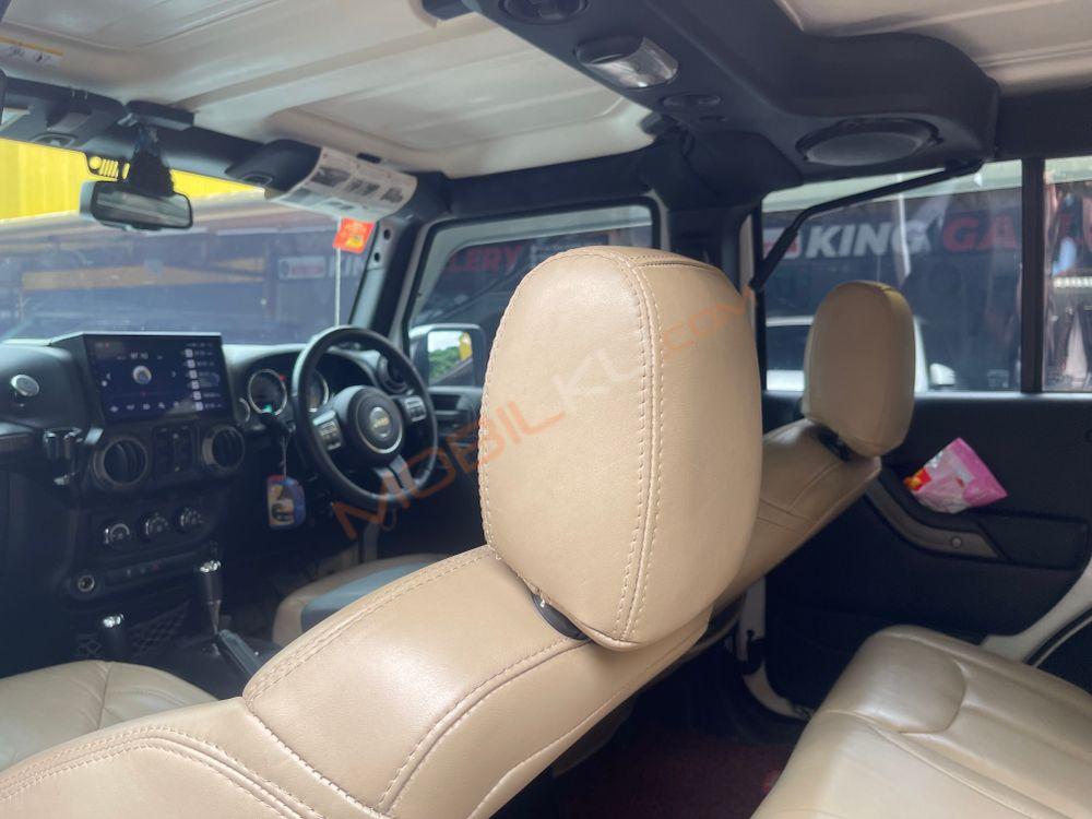 Mobil Jeep Wrangler 2014