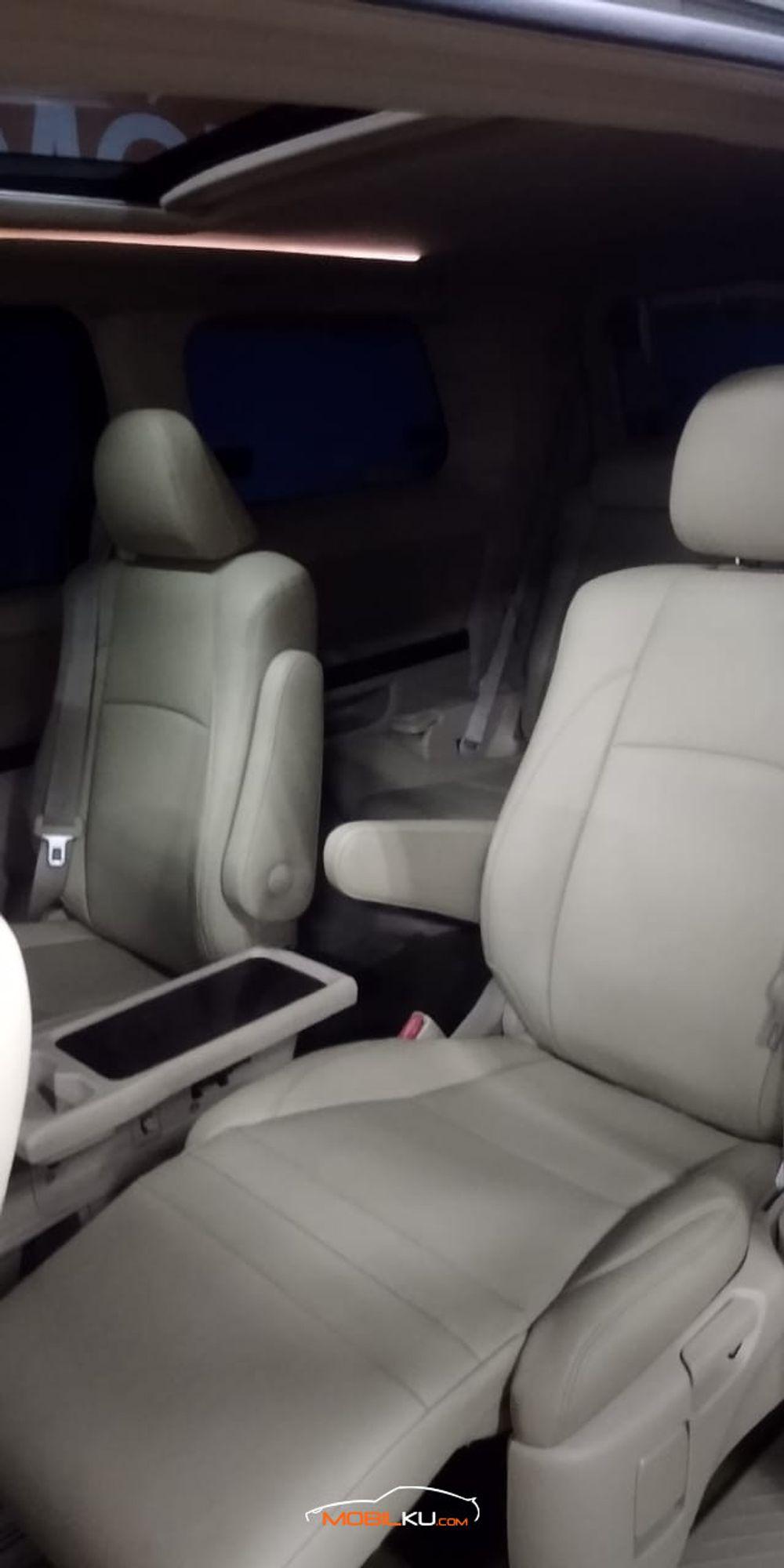 Mobil Toyota Alphard 2014