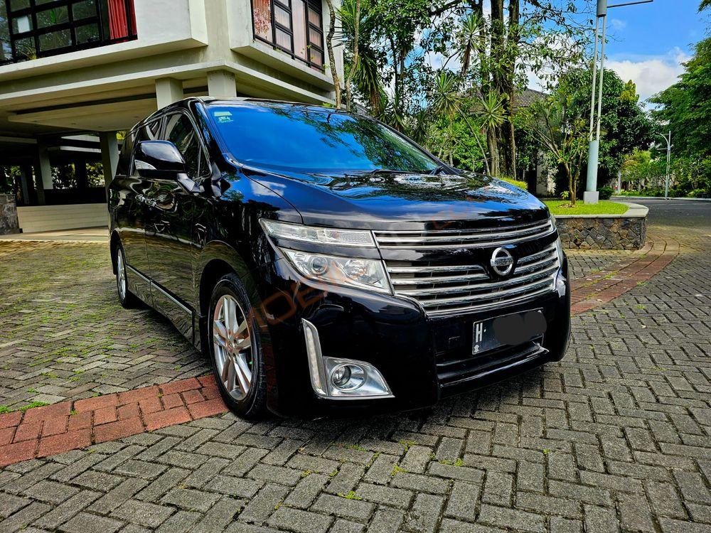 Mobil Nissan Elgrand 2012