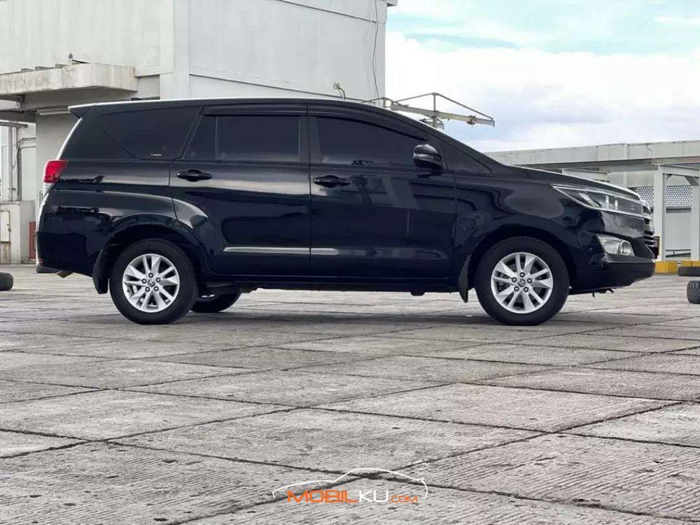 Mobil Toyota Kijang Innova 2019