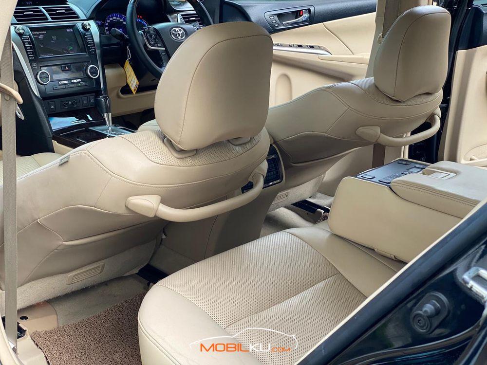 Mobil Toyota Camry 2012