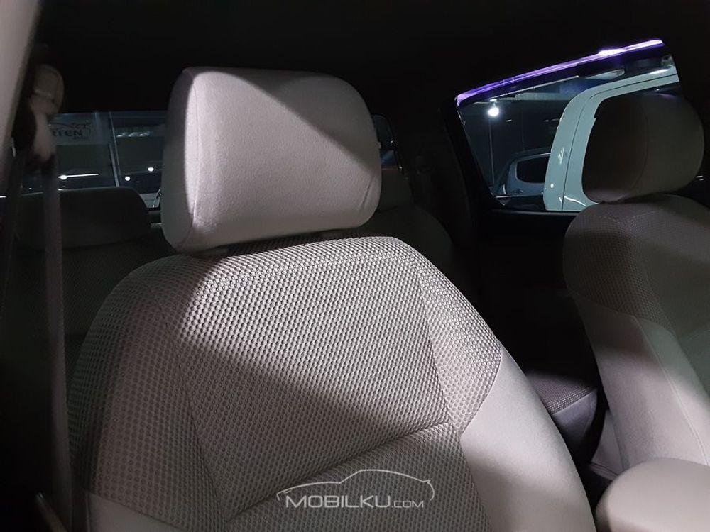 Mobil Toyota Hilux 2014