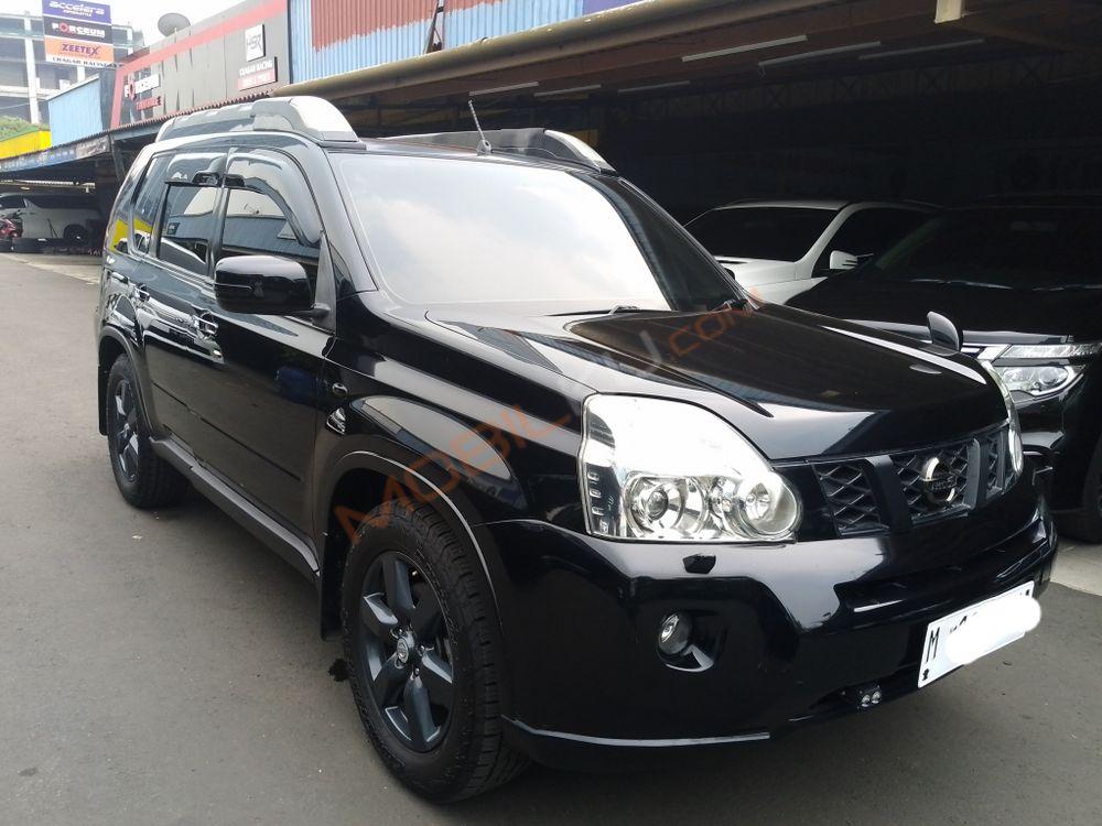 Mobil Nissan X-Trail 2008