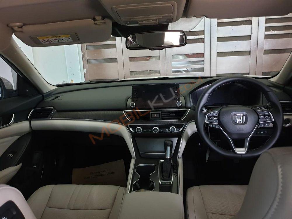 Mobil Honda Accord 2019