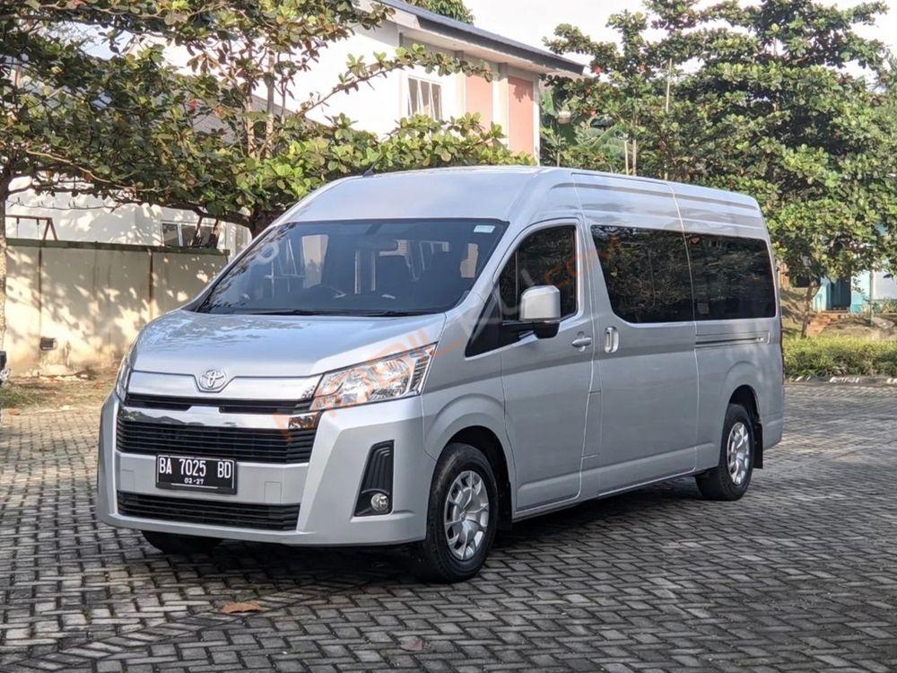 Mobil Toyota HiAce 2022