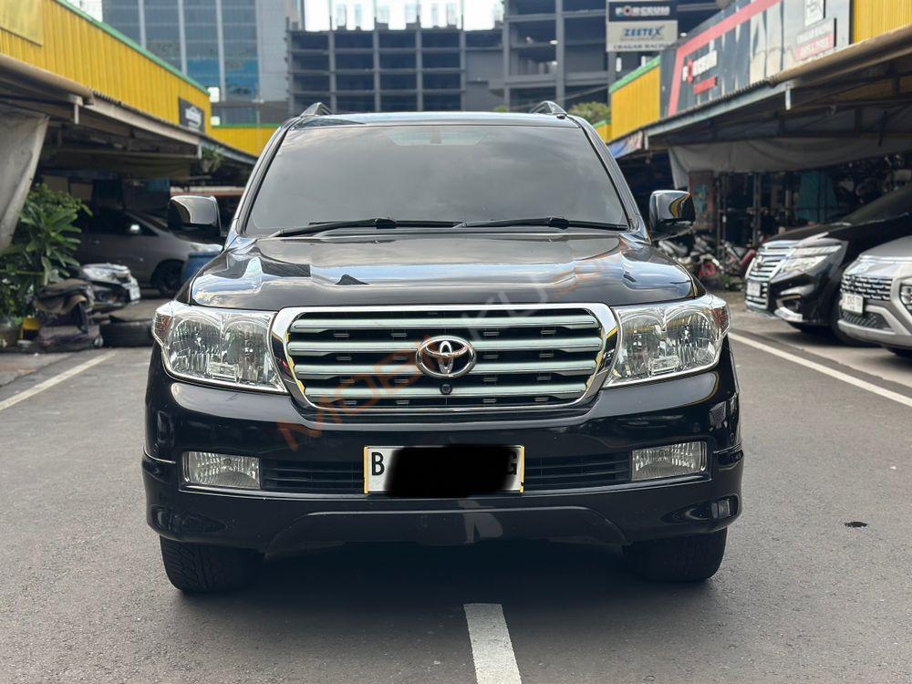 Mobil Toyota Land Cruiser 2010