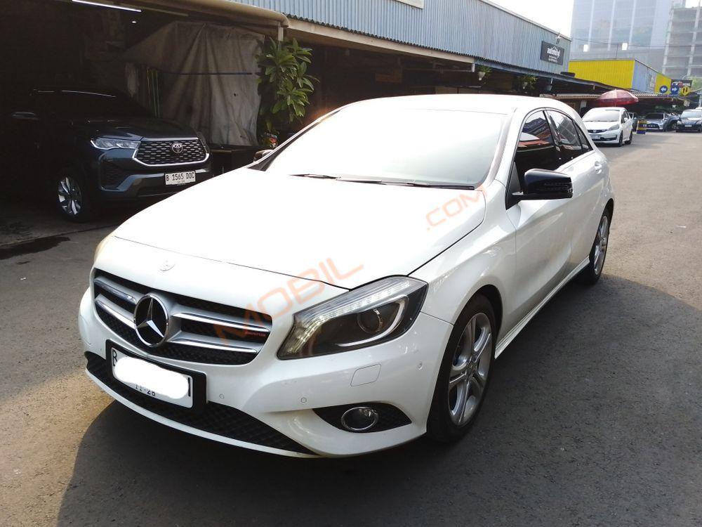 Mobil Mercedes-Benz A-Class 2013