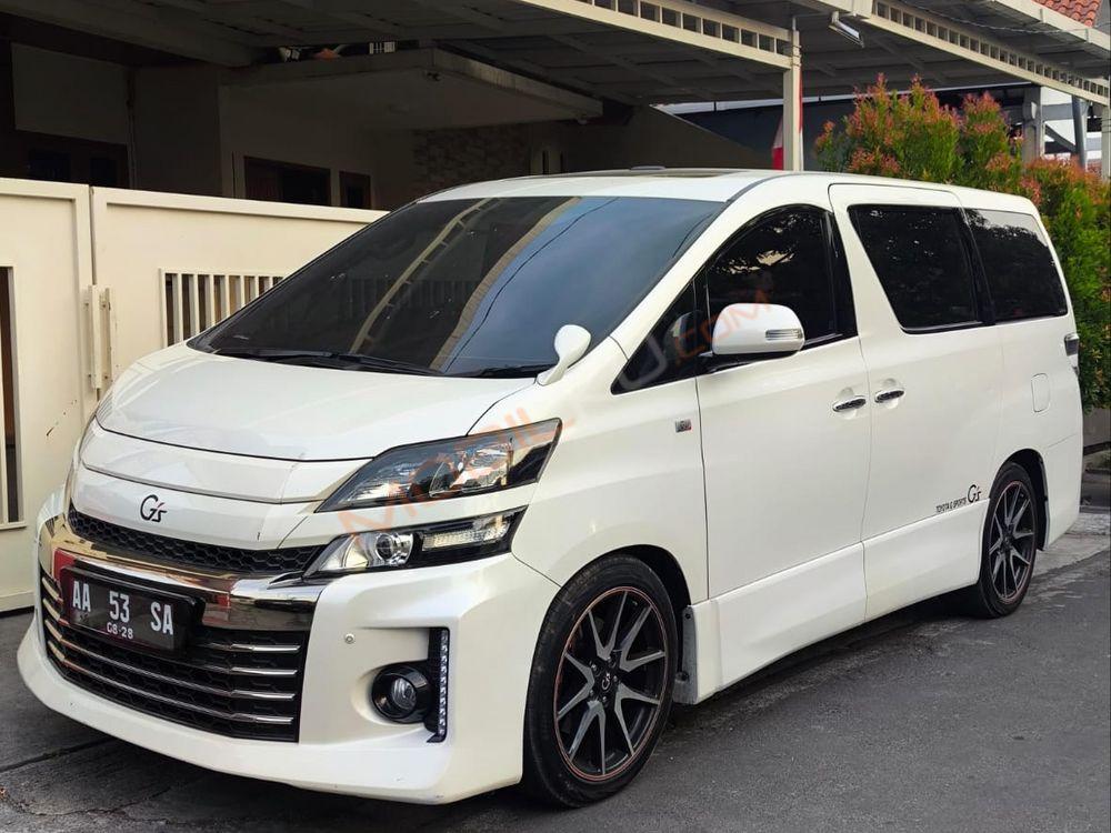 Mobil Toyota Vellfire 2013