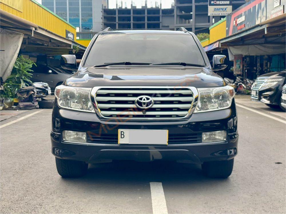 Mobil Toyota Land Cruiser 2010