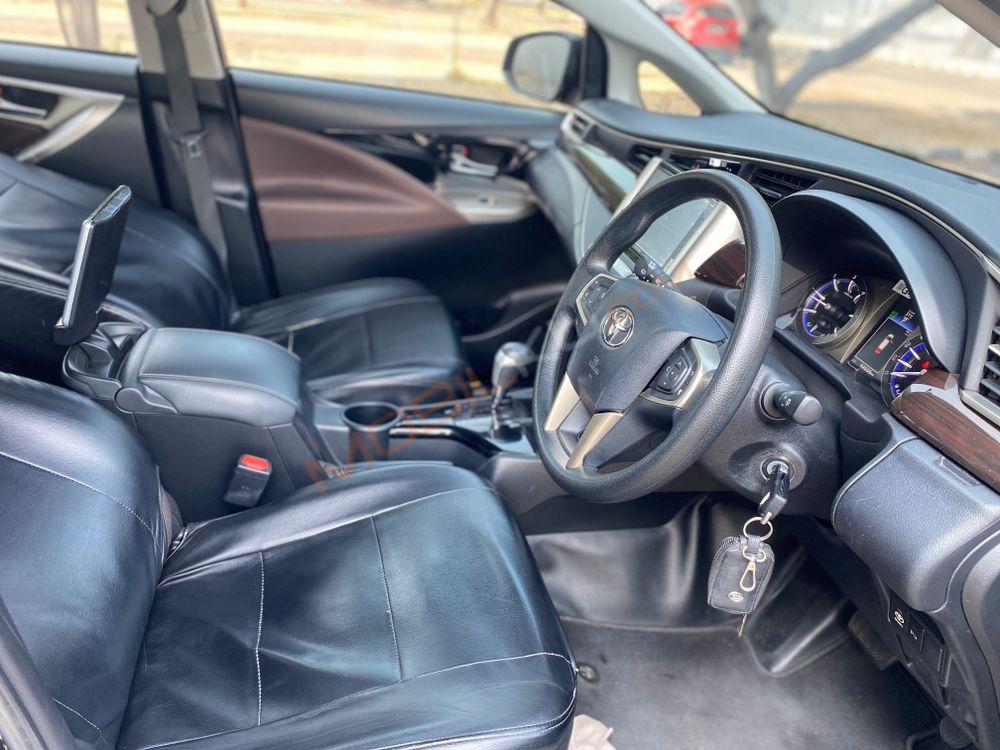 Mobil Toyota Kijang Innova 2021