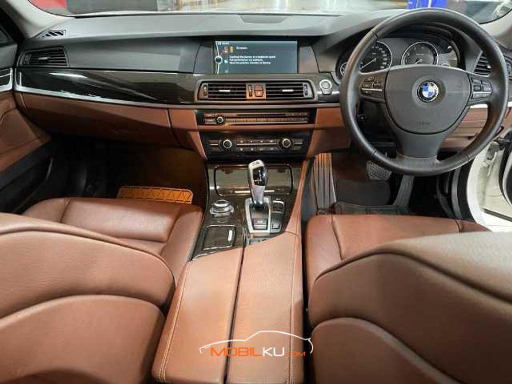 Mobil BMW 5 Series 2012