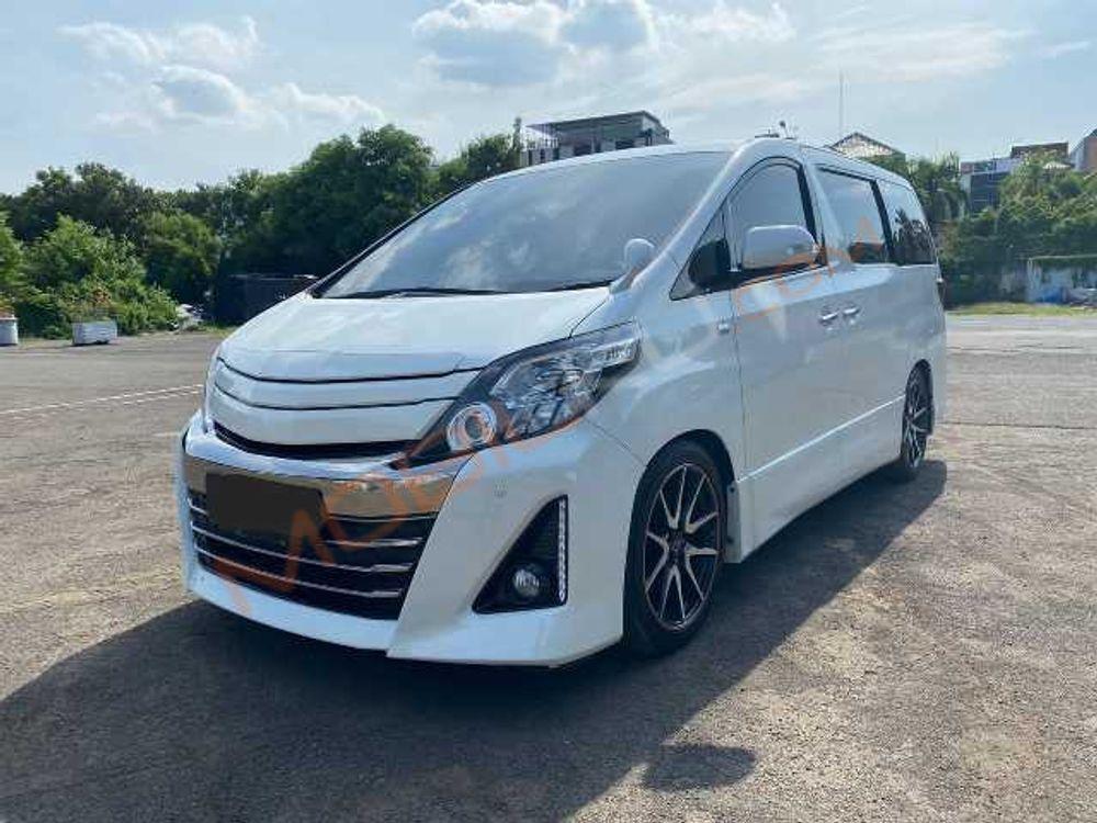 Mobil Toyota Alphard 2013