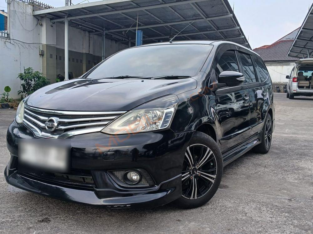 Mobil Nissan Grand Livina 2017