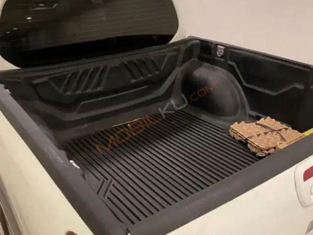 Mobil Mitsubishi Triton 2014