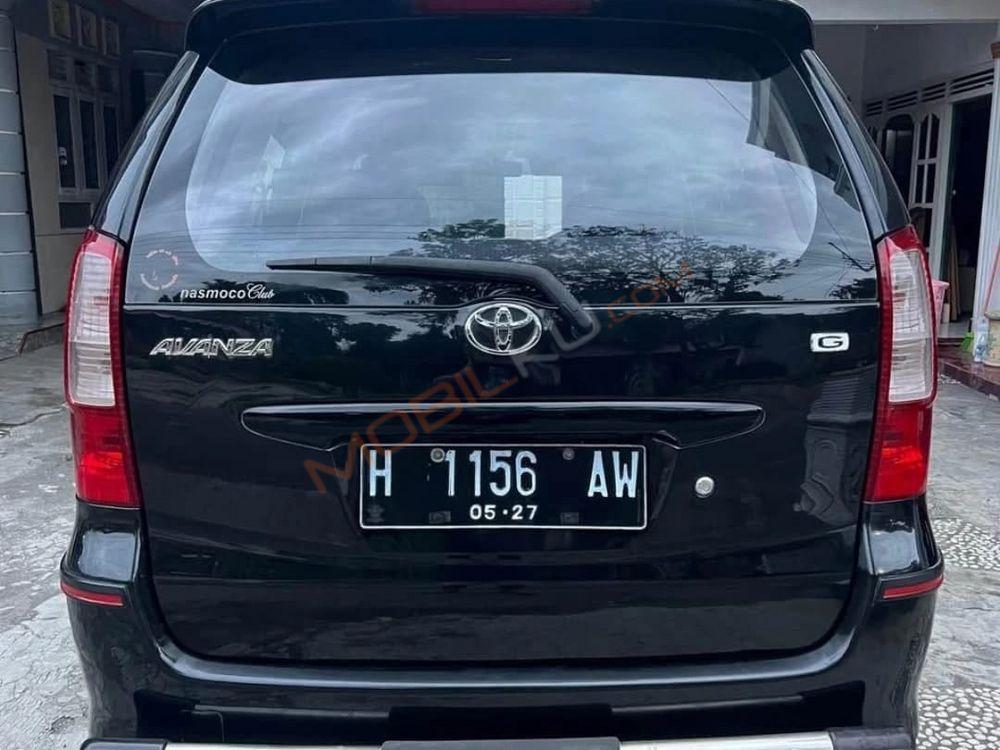 Mobil Toyota Avanza 2005
