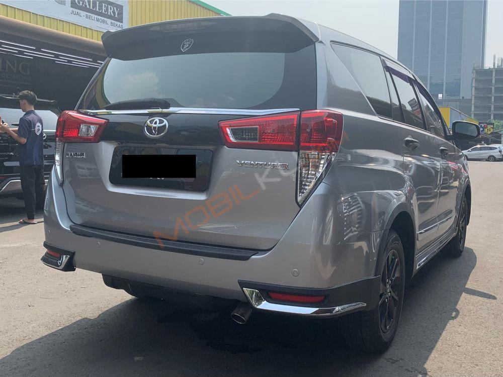 Mobil Toyota Kijang Innova 2016