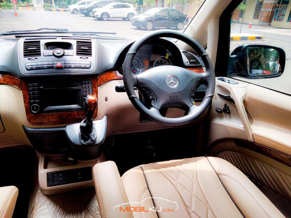 Mobil Mercedes-Benz Viano 2010