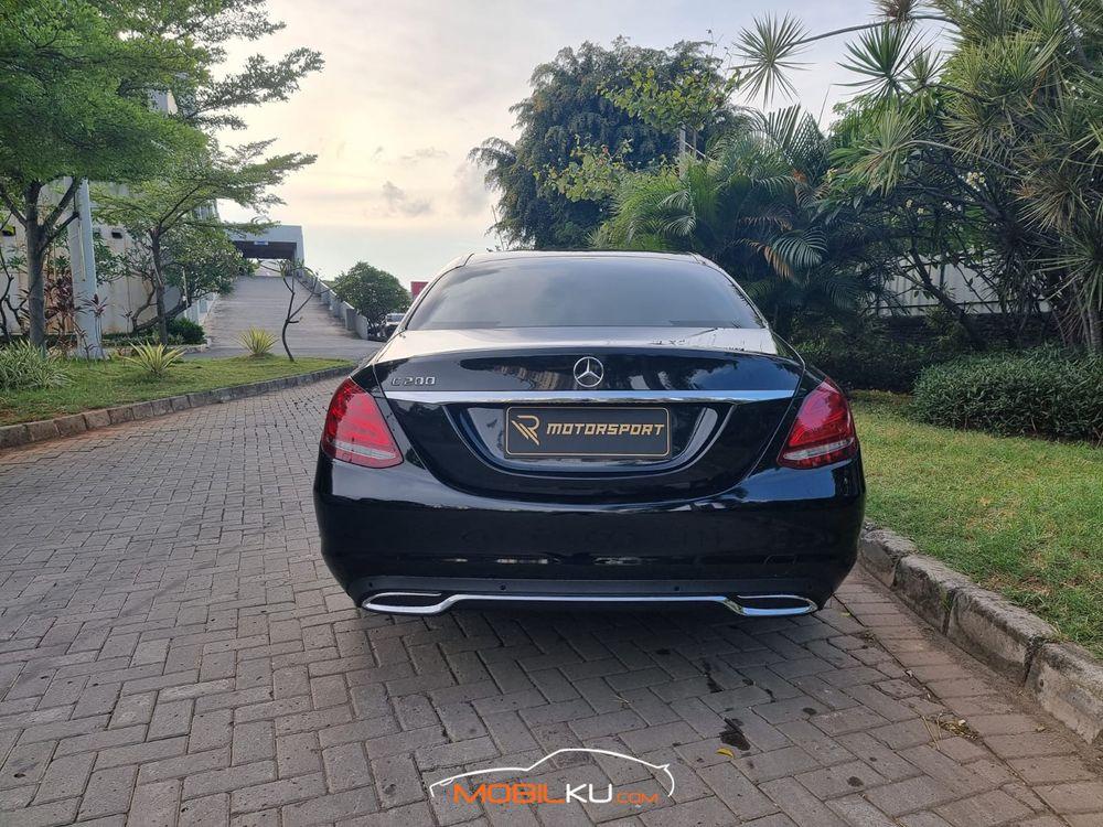 Mobil Mercedes-Benz C-Class 2015