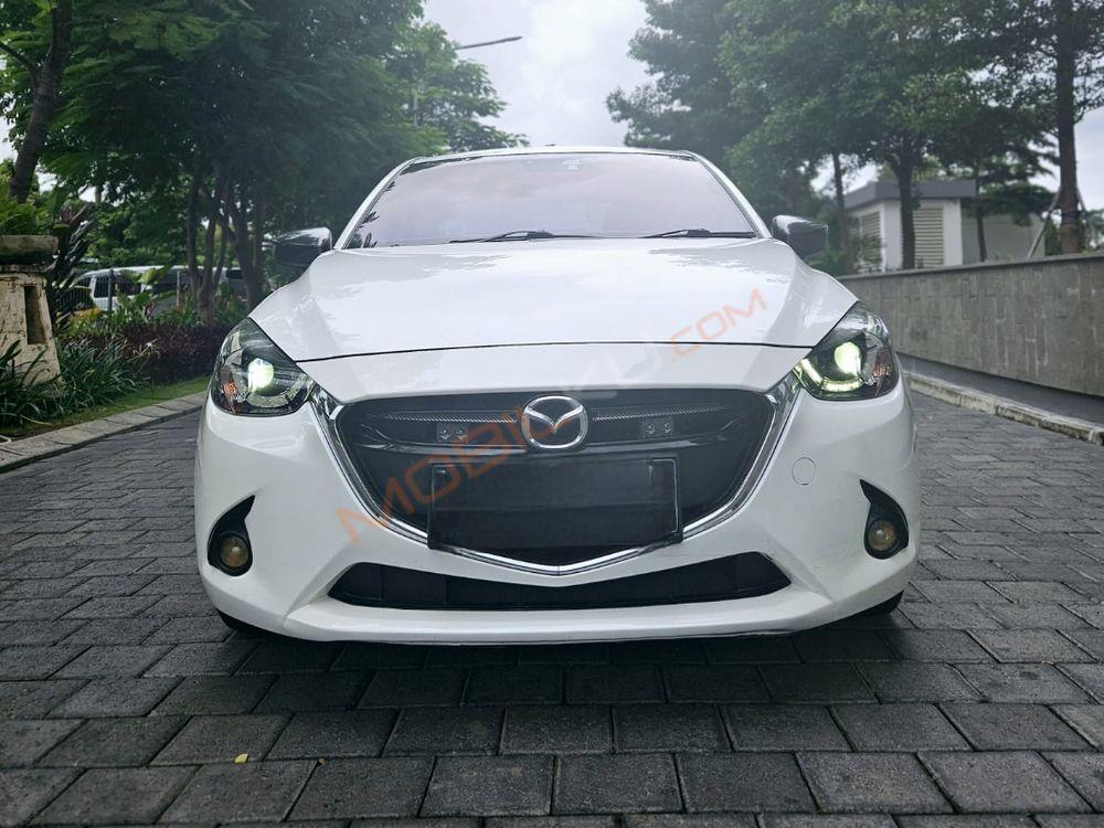Mobil Mazda 2 Hatchback 2015