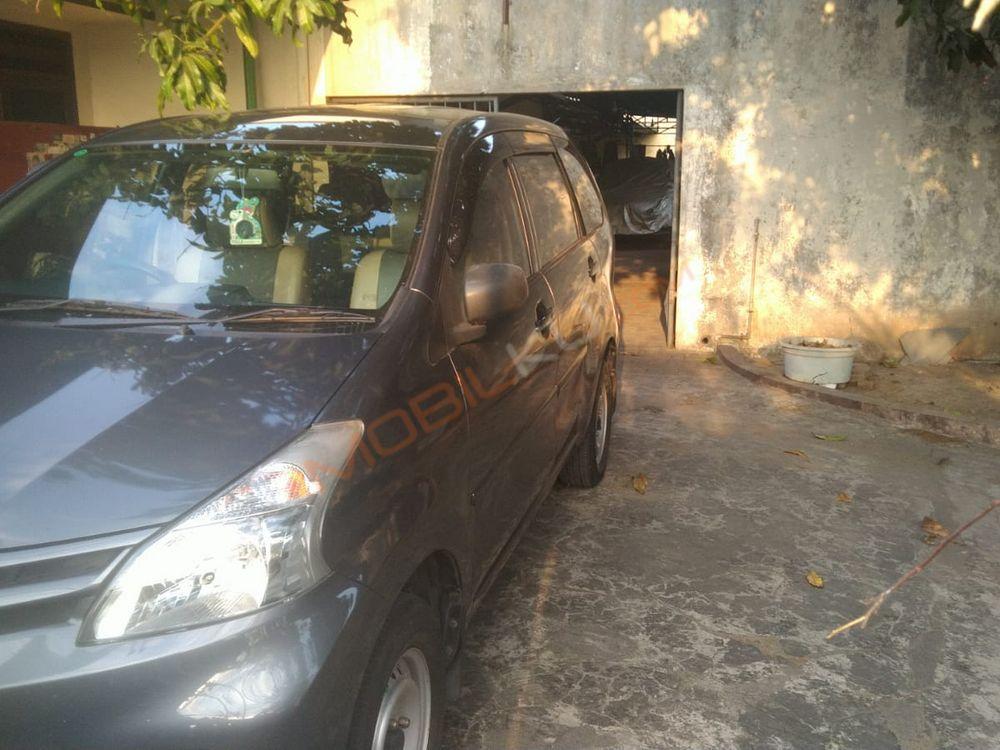 Mobil Daihatsu Xenia 2014