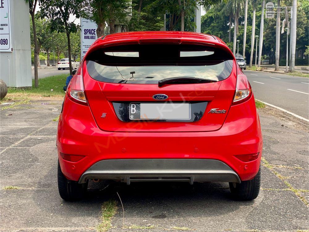 Mobil Ford Fiesta 2013