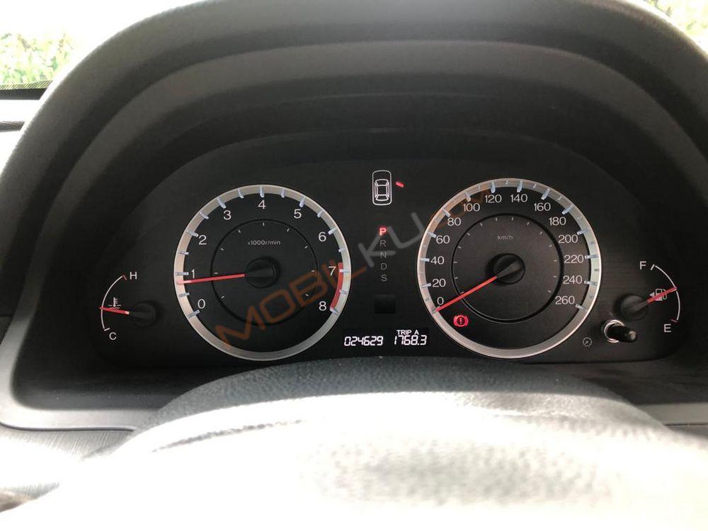 Mobil Honda Accord 2011