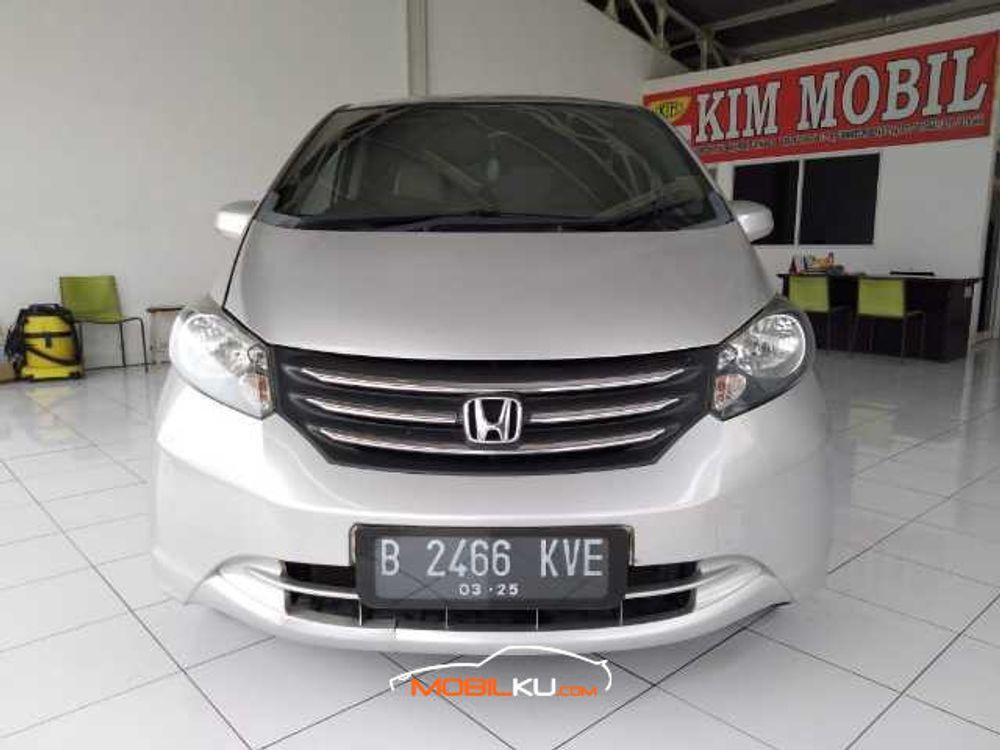 Mobil Honda Freed 2010