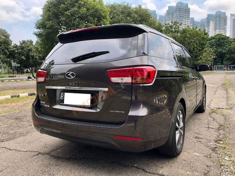Mobil Kia Sedona 2017