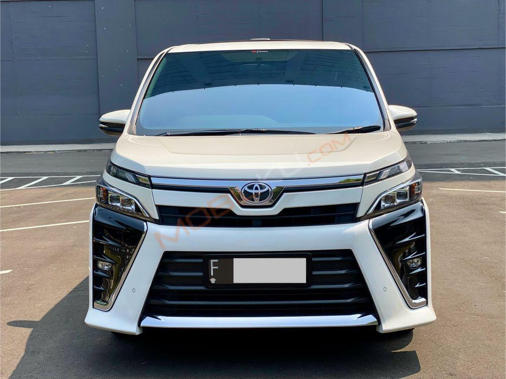 Mobil Toyota Voxy 2019