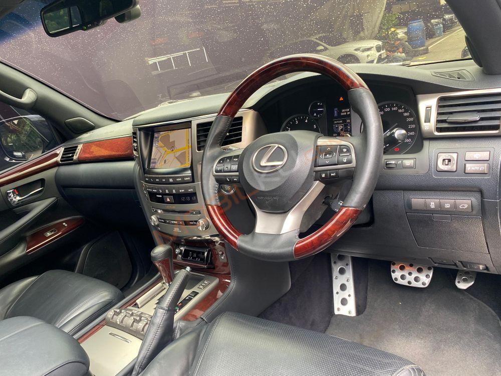 Mobil Lexus LX 2014