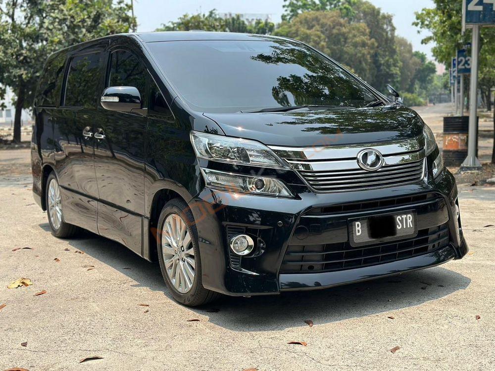 Mobil Toyota Vellfire 2013
