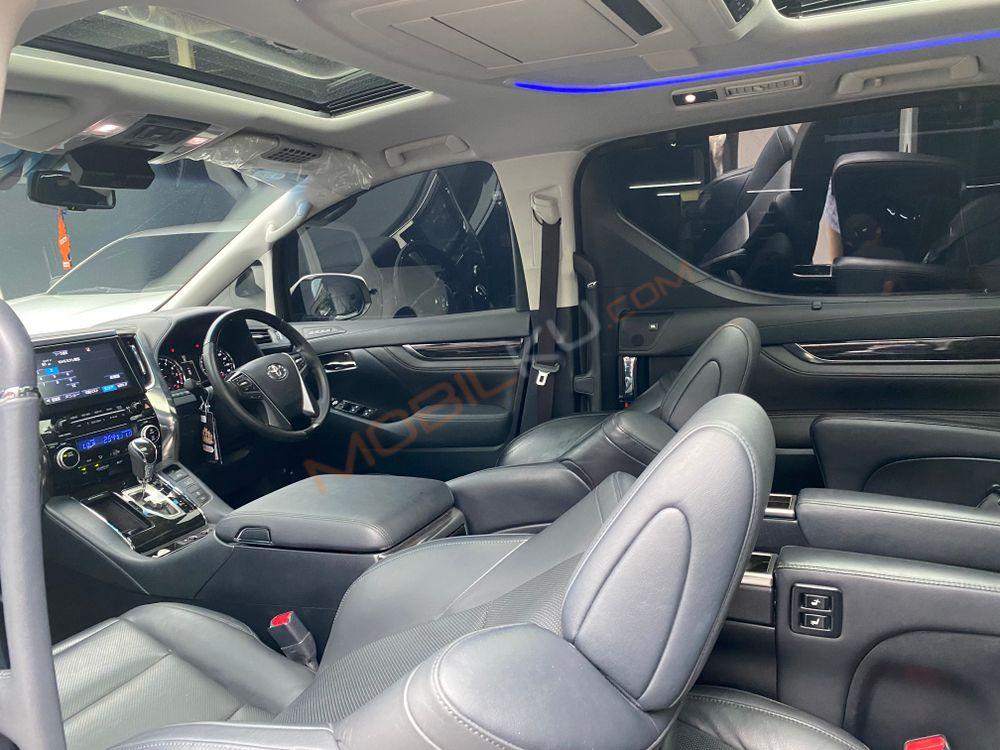 Mobil Toyota Alphard 2016