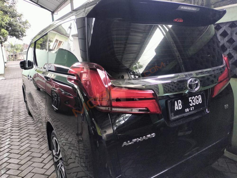 Mobil Toyota Alphard 2022