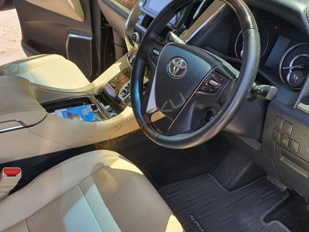 Mobil Toyota Alphard 2019