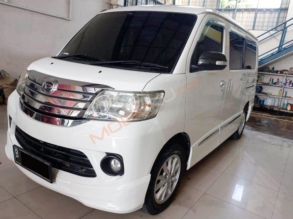 Mobil Daihatsu Luxio 2015