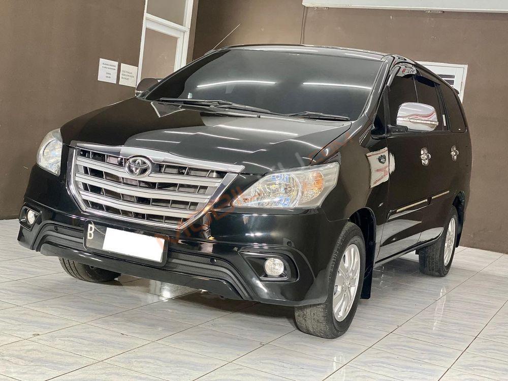 Mobil Toyota Kijang Innova 2013