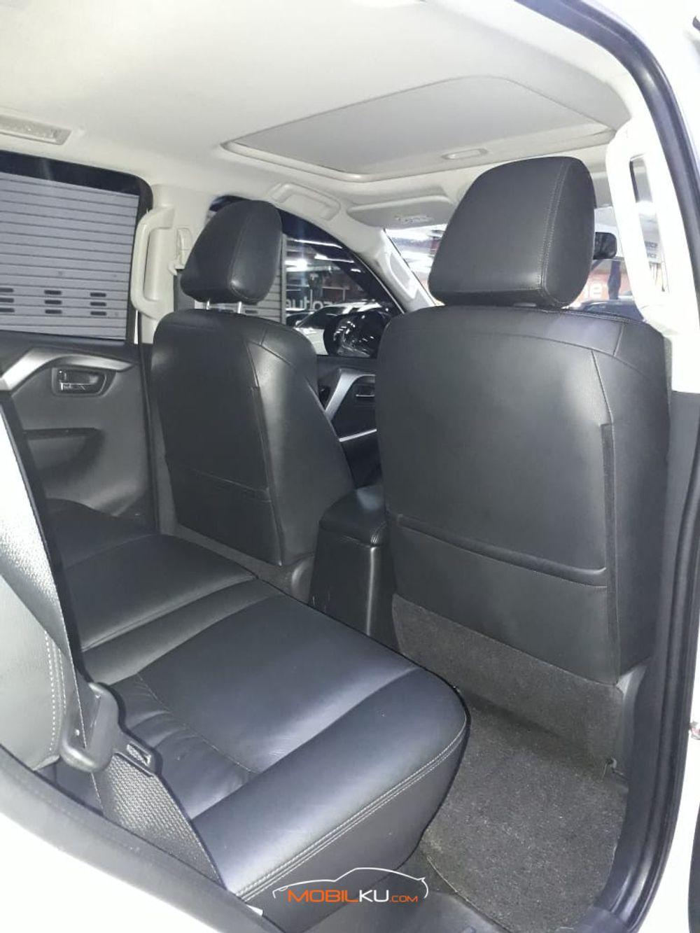 Mobil Mitsubishi Pajero Sport 2018