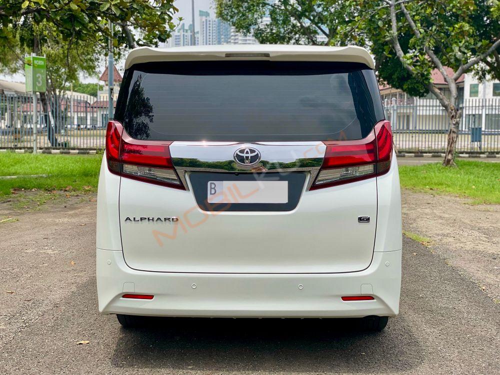 Mobil Toyota Alphard 2016