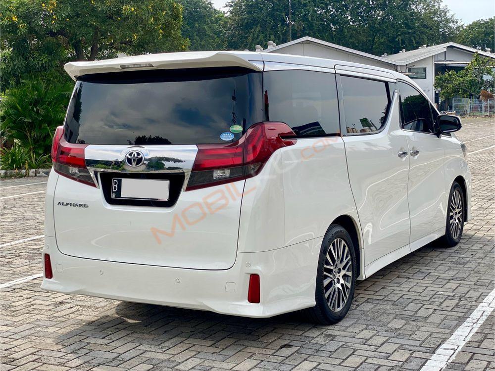 Mobil Toyota Alphard 2016