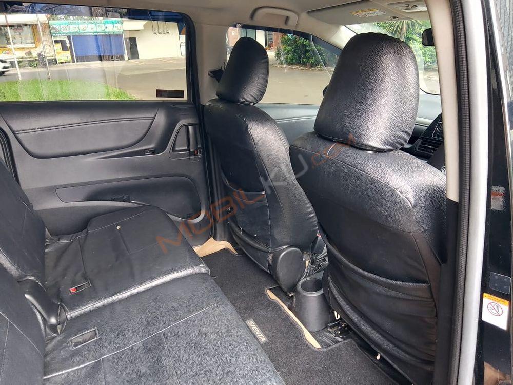 Mobil Toyota Sienta 2017